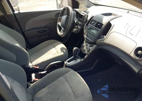 2015 Chevrolet Sonic Ls Auto z USA, uszkodzony, nr VIN 1G1JA5SH4F4135560